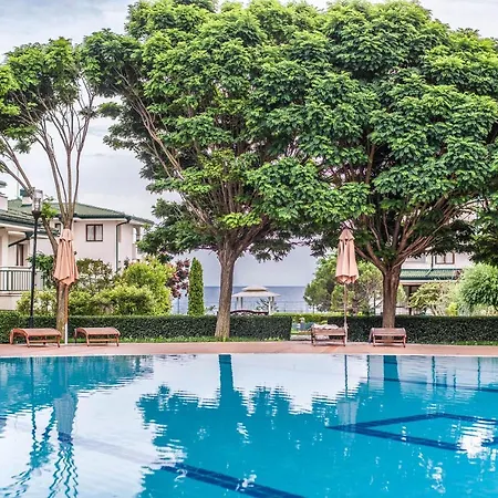 Apartments In Emerald Beach And Spa Resort 5*