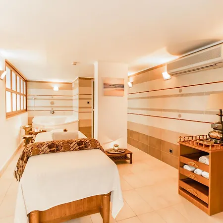 アパートホテル Apartments In Emerald Beach And Spa Resort ラヴダ