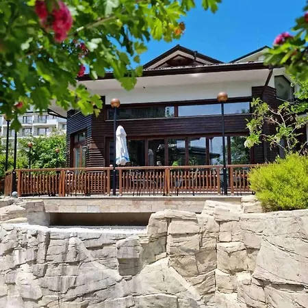 アパートホテル Apartments In Emerald Beach And Spa Resort 5*