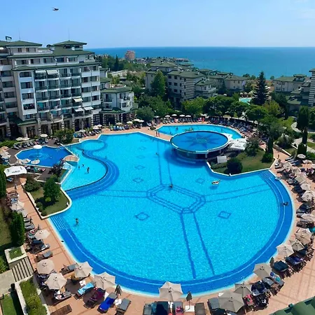 Semesteranläggning (resort) Emerald &