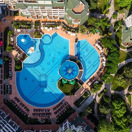 Semesteranläggning (resort) Emerald &