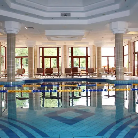 Üdülőközpont Emerald & 5*