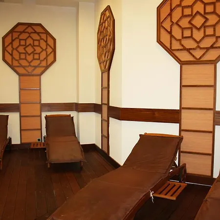 Emerald & Semesteranläggning (resort)