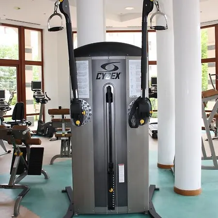 Emerald & Semesteranläggning (resort)