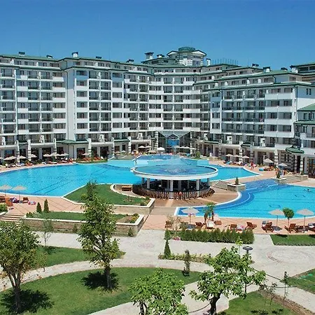 アパートホテル Apartments In Emerald Beach And Spa Resort 5*