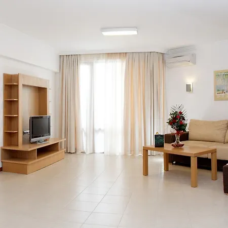 アパートホテル Apartments In Emerald Beach And Spa Resort 5*
